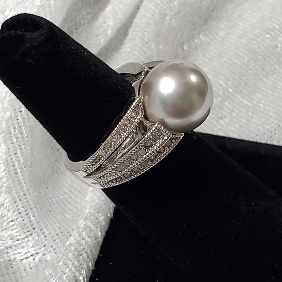 Ring - Picture 2 of 4